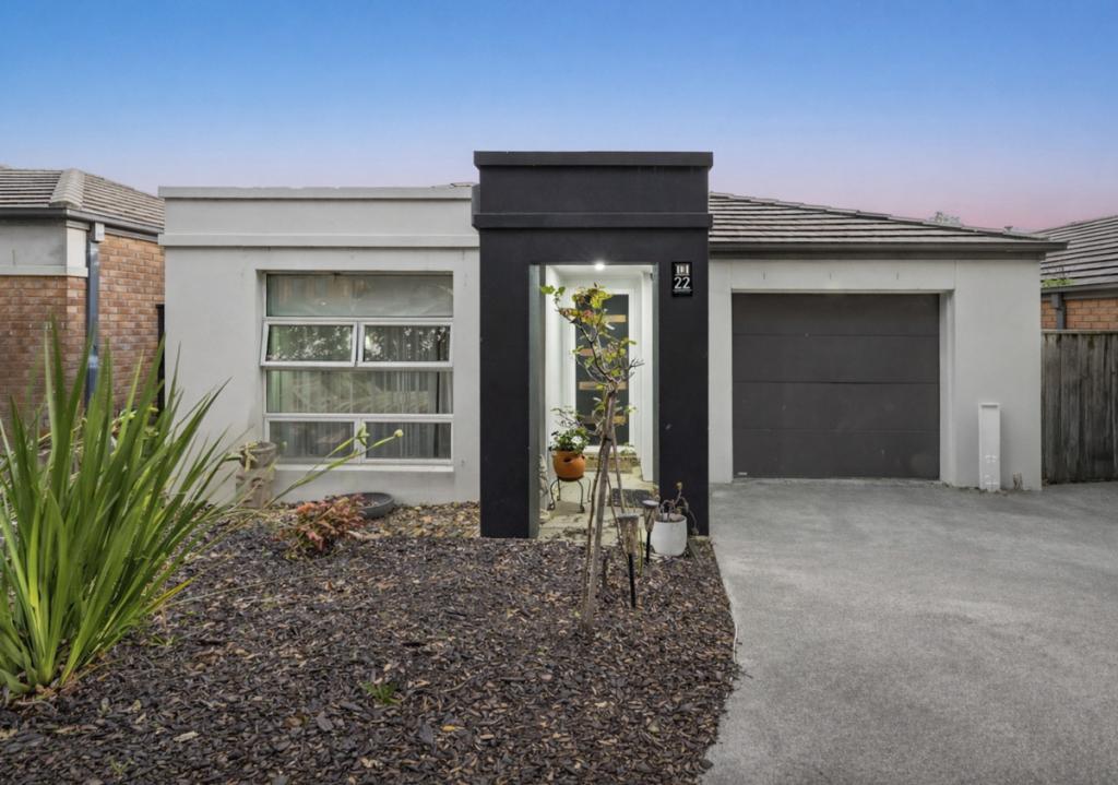 22 KIMBERLEY GR, PAKENHAM, VIC 3810