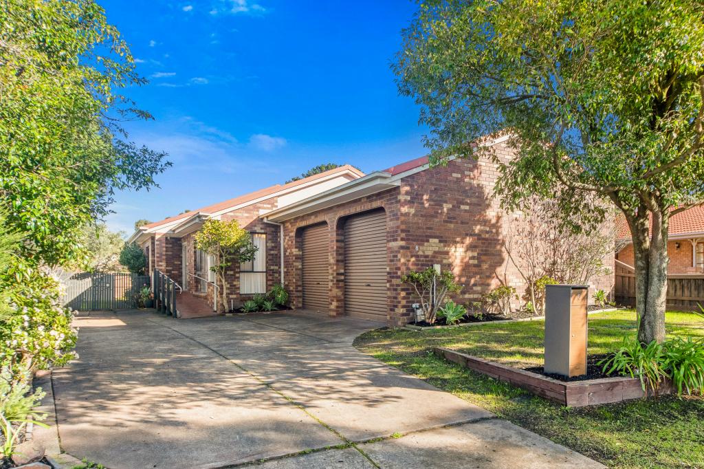 8 Eric Ct, Langwarrin, VIC 3910