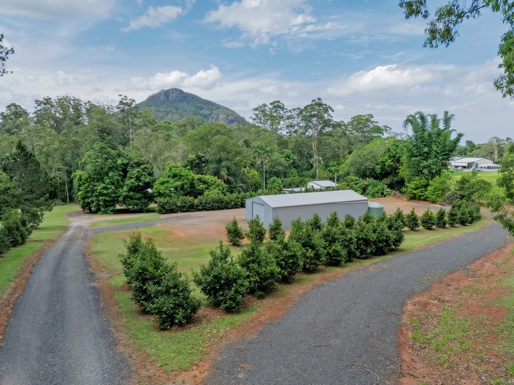 252 Coonowrin Rd, Glass House Mountains, QLD 4518