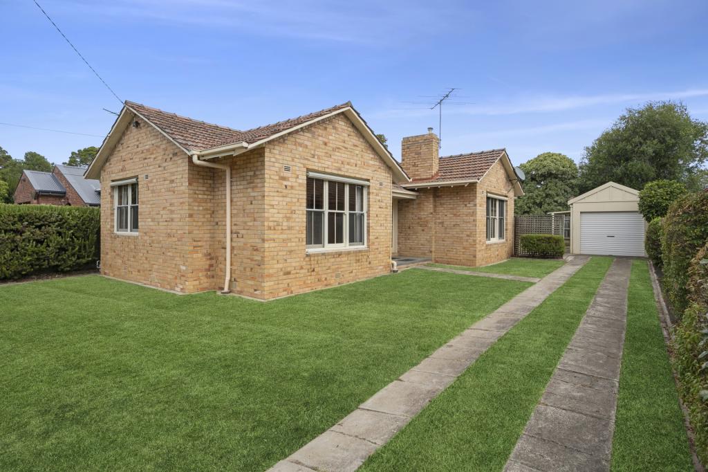 8 Garlick Ave, Newtown, VIC 3220