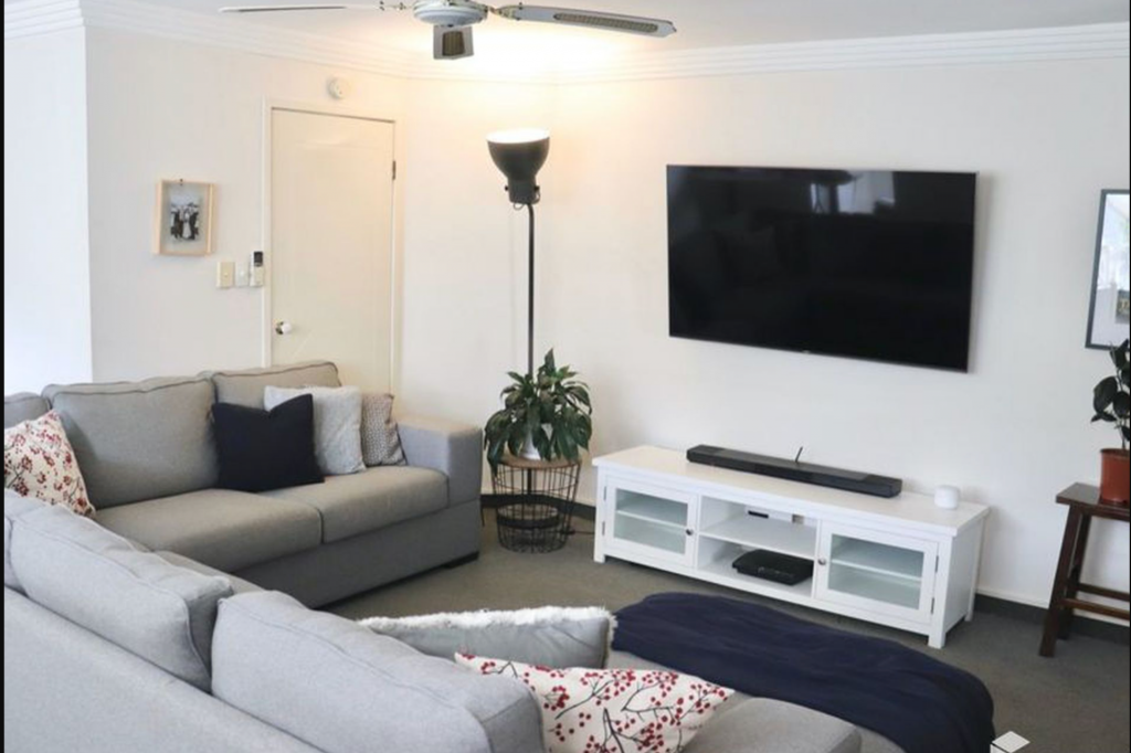 8A BUSHLARK ST, VARSITY LAKES, QLD 4227