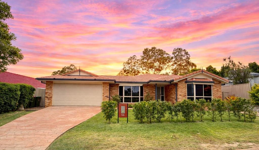18 Booloumba Cres, Forest Lake, QLD 4078