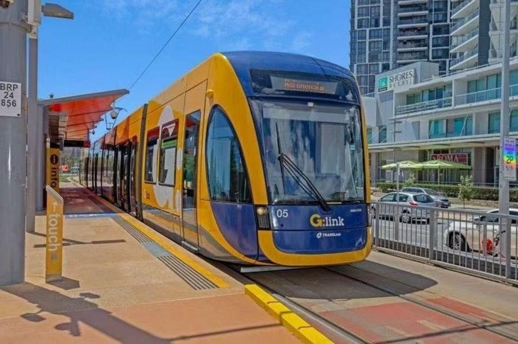 716 3 Como Cres, Southport, QLD 4215