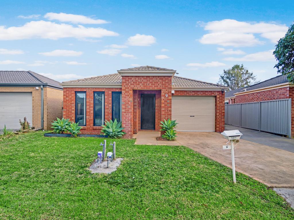 9 Maddock Dr, Cranbourne East, VIC 3977