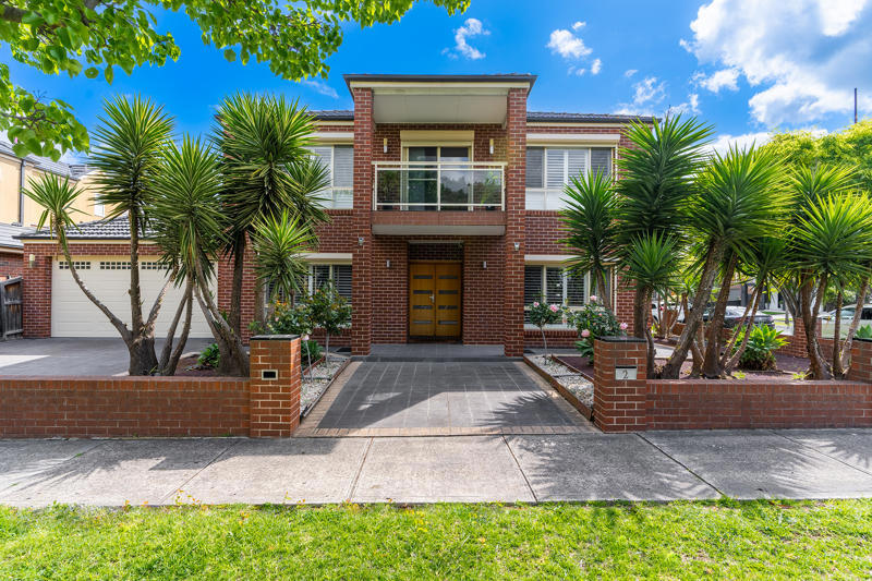 2 SWEET BRIAR ST, EPPING, VIC 3076