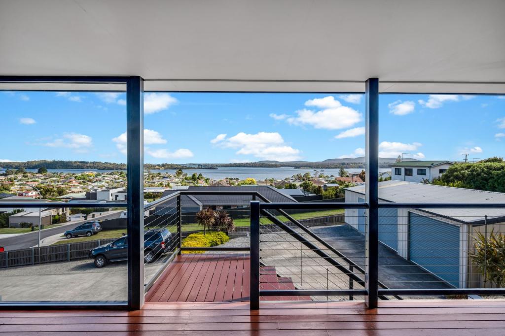 11 COSGROVE CT, BEAUTY POINT, TAS 7270