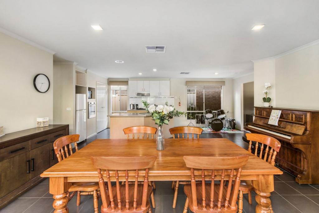 8 Moore Ct, Highton, VIC 3216
