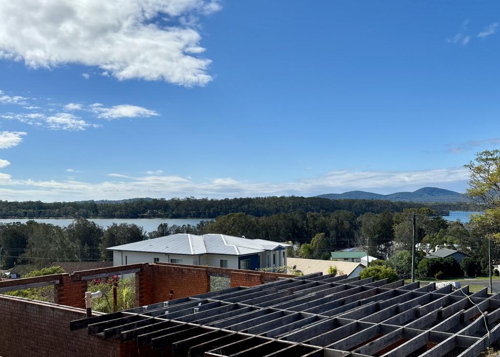 10 Binalong Cres, Coomba Park, NSW 2428