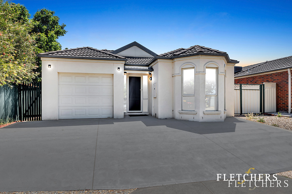 10 HAMPSHIRE CT, TARNEIT, VIC 3029