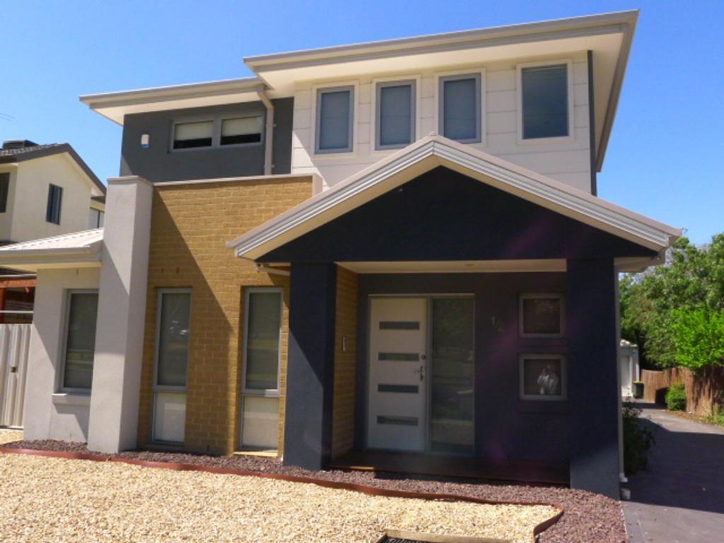 1/2 Strachan St, Oak Park, VIC 3046