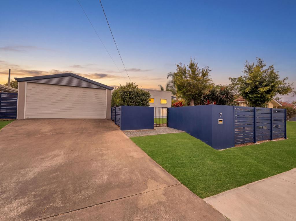 7 Dinterra Ave, Ferny Hills, QLD 4055