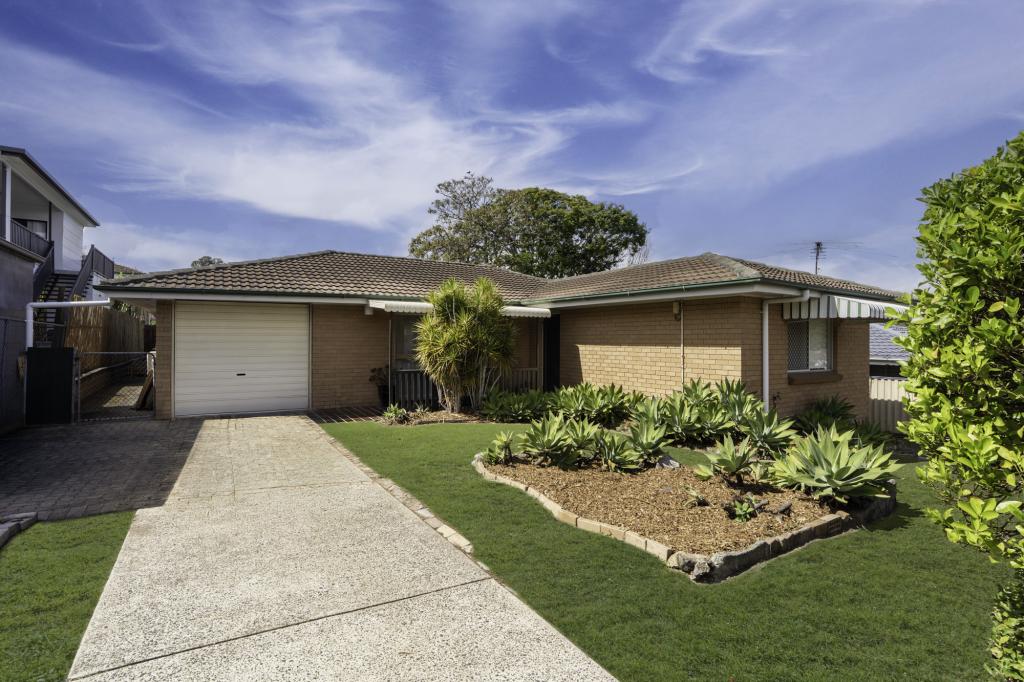 18 MASTHEAD ST, JAMBOREE HEIGHTS, QLD 4074