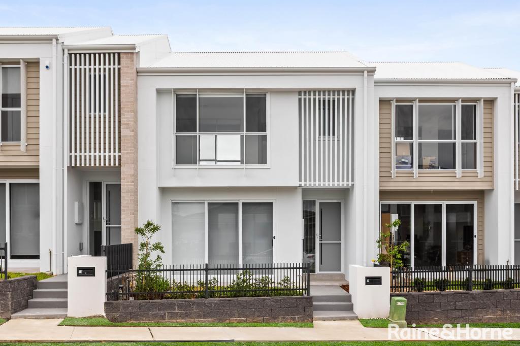 8 Falcon Rd, Oran Park, NSW 2570