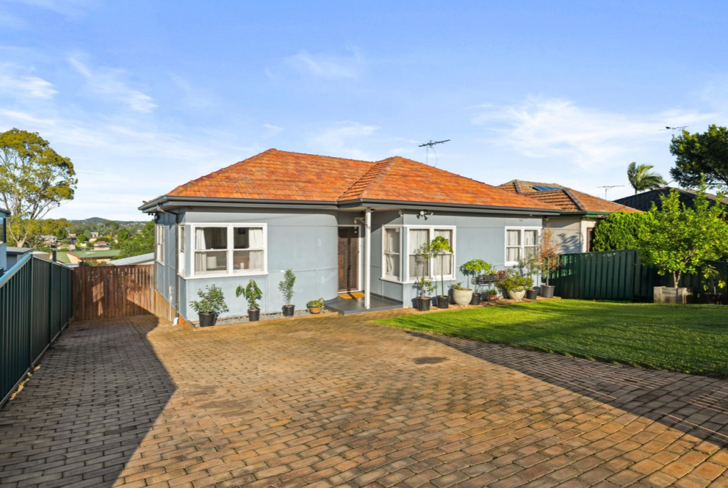 9 Colonial St, Campbelltown, NSW 2560