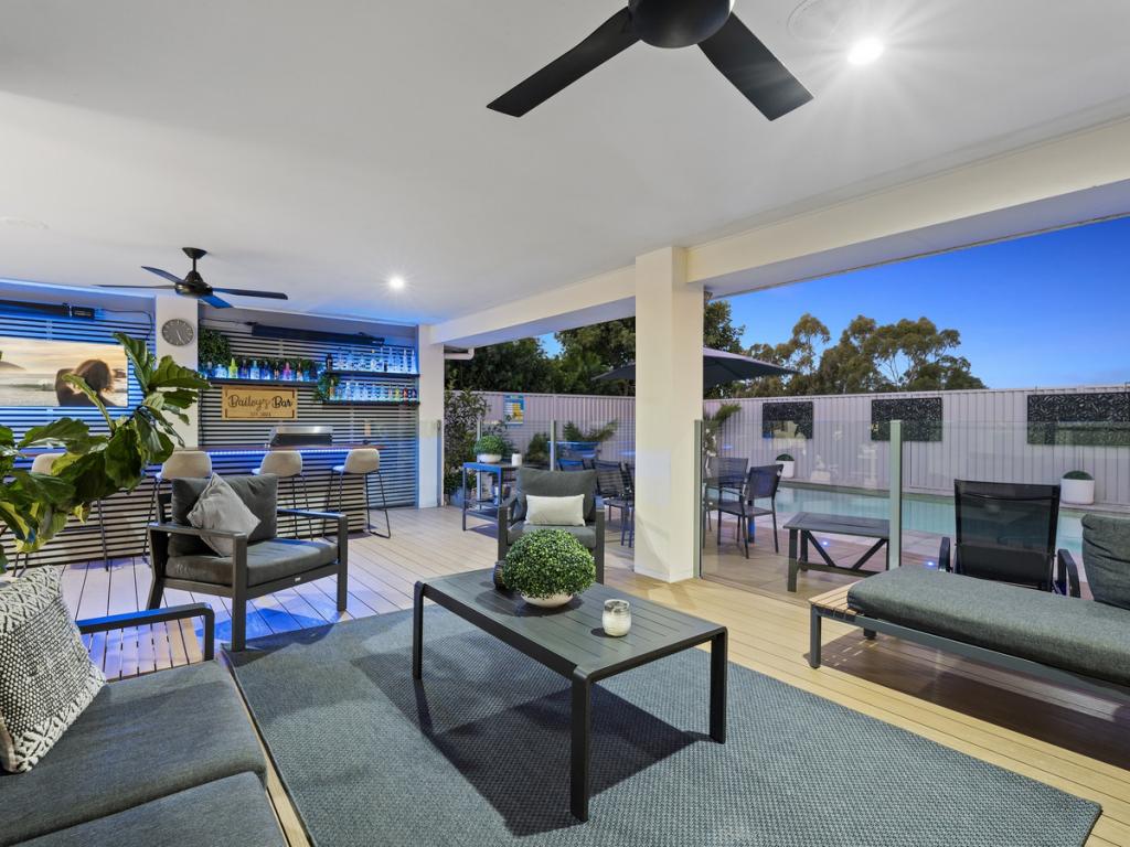 26 Fletcher Cres, Pacific Pines, QLD 4211