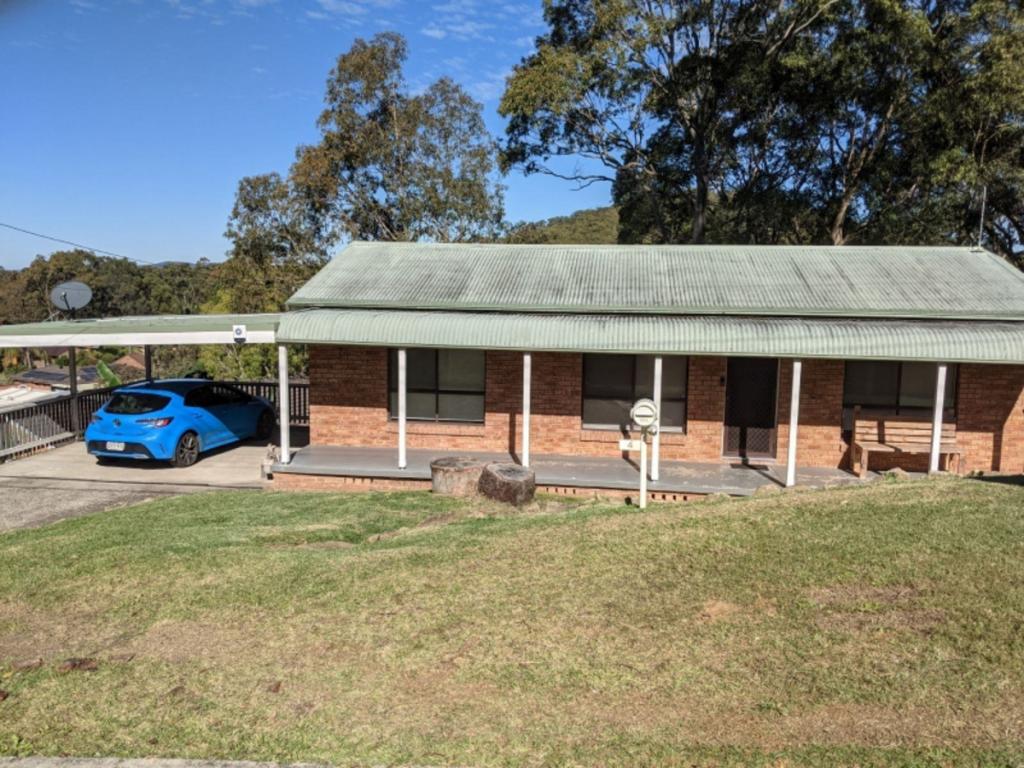 4 Hasluck Dr, Watanobbi, NSW 2259