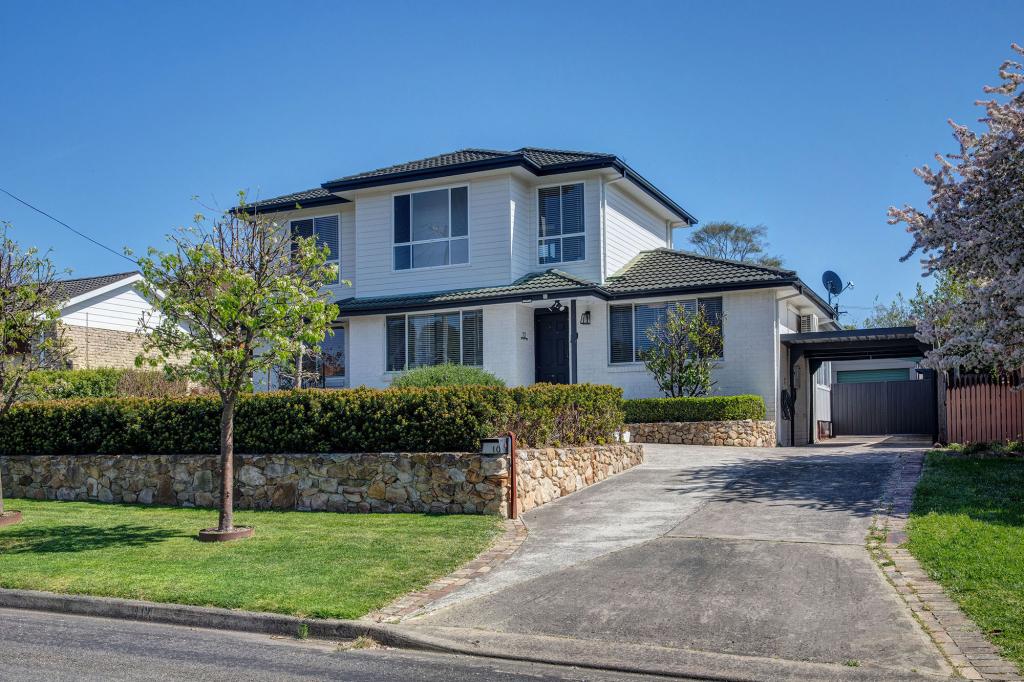 10 MERRETT DR, MOSS VALE, NSW 2577