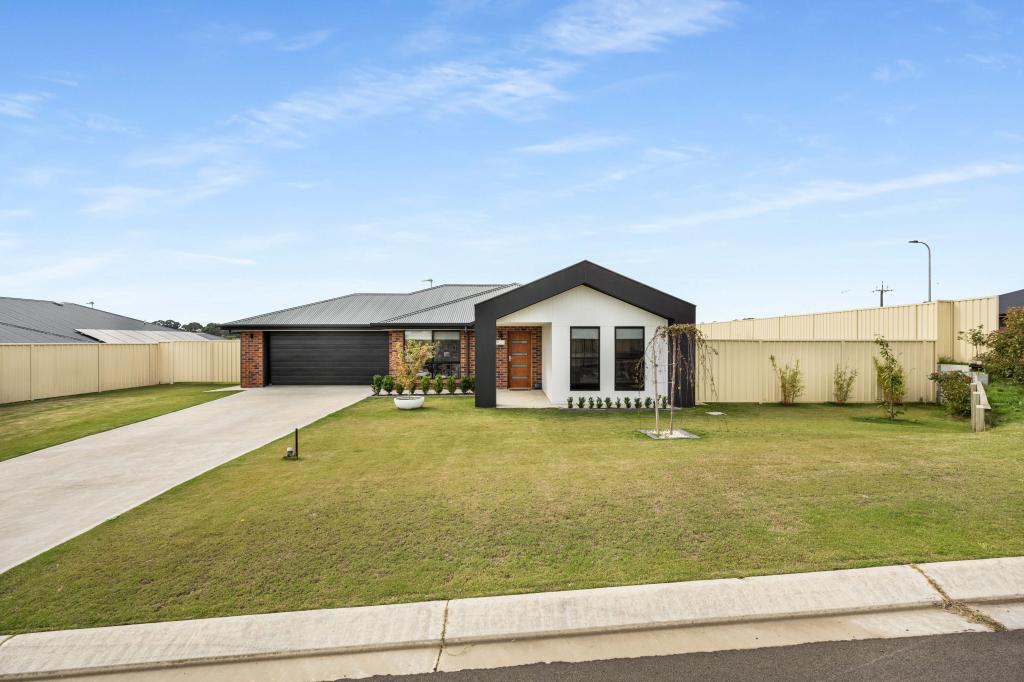 11 Montbretia Ct, Worrolong, SA 5291