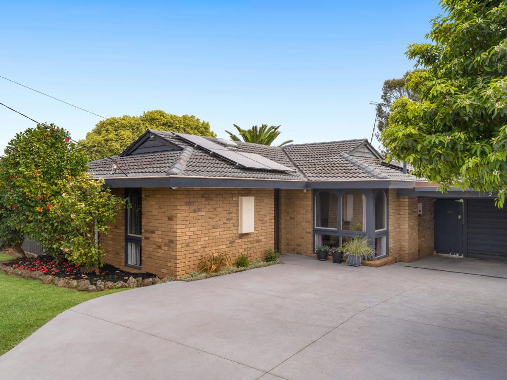 27 WOLSLEY AVE, FRANKSTON, VIC 3199