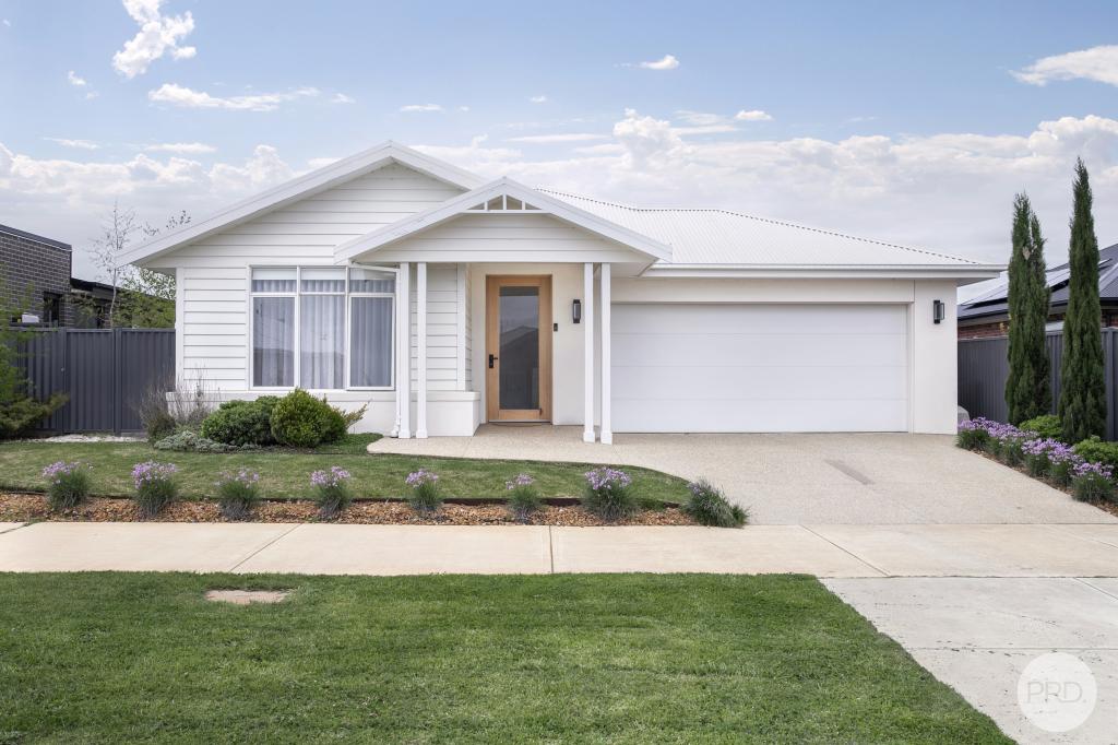 33 BLOMELEY DR, LUCAS, VIC 3350