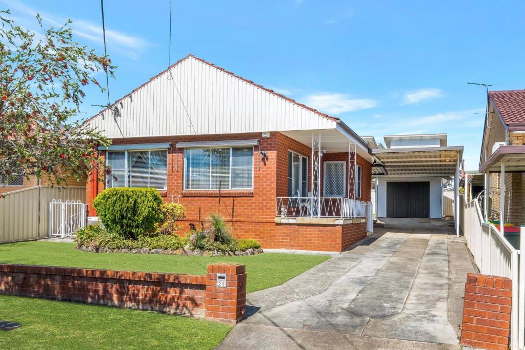 21 CHATSWORTH ST, FAIRFIELD, NSW 2165