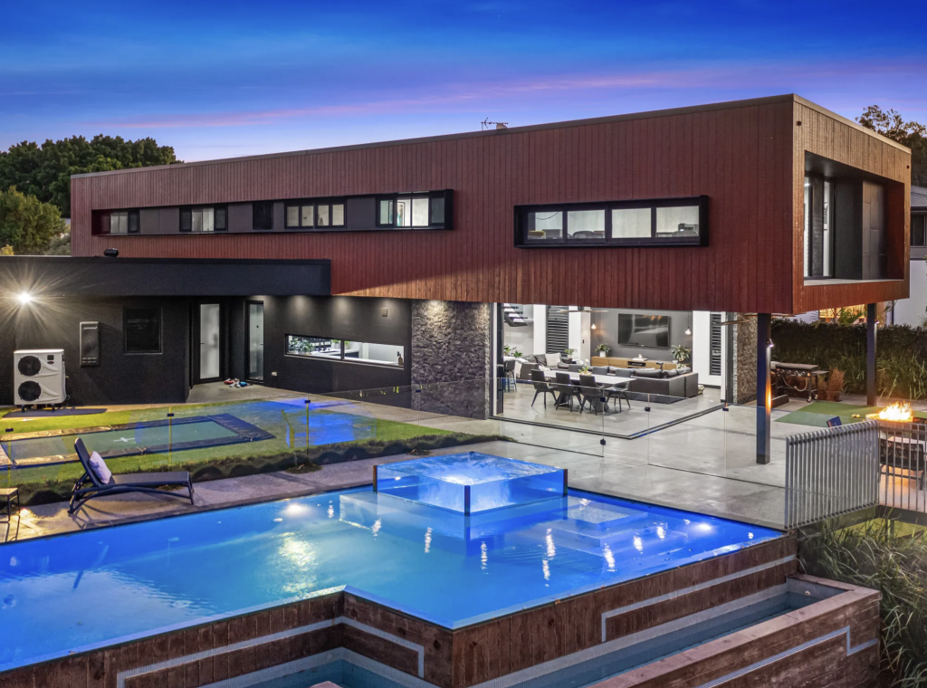 925 Medinah Ave, Robina, QLD 4226