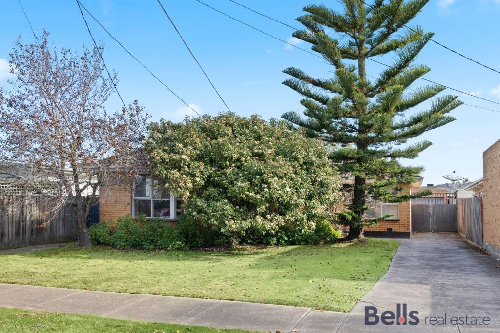 17 WANDSWORTH AVE, DEER PARK, VIC 3023