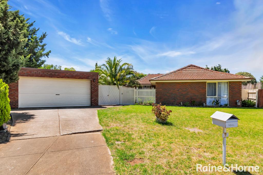 7 Craigmore Pl, Melton West, VIC 3337