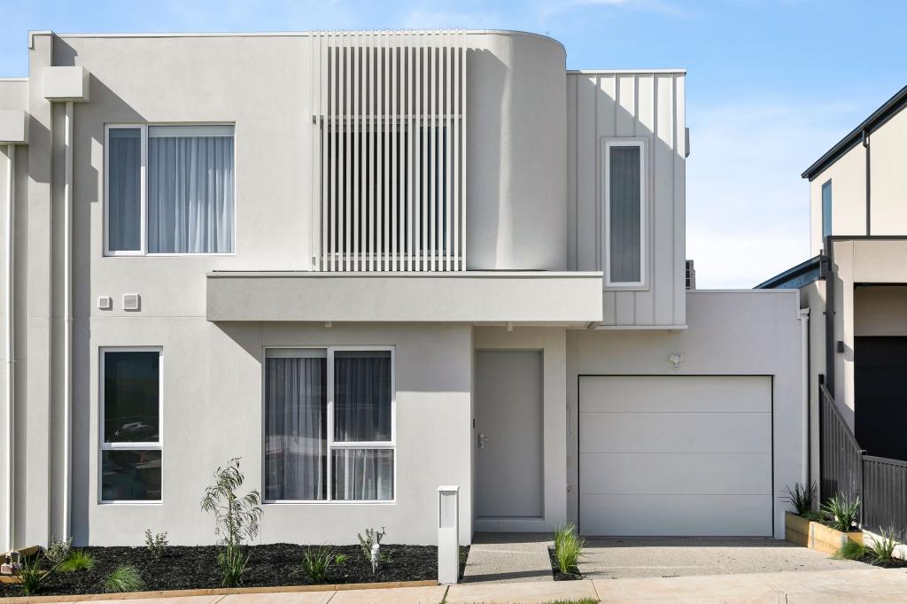 2/5 ELISE ST, GREENVALE, VIC 3059