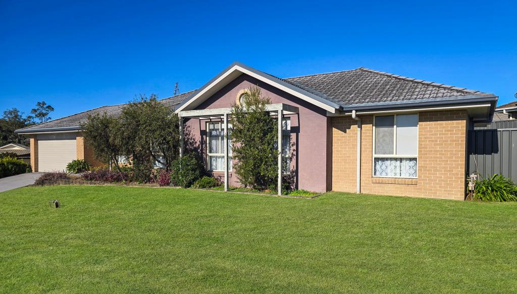 21 Salamander Rd, Wadalba, NSW 2259