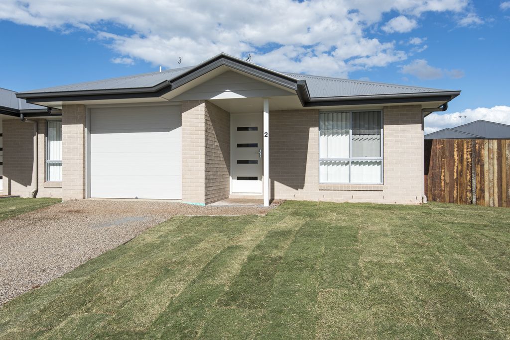 2/54 SANCTUARY DR, CRANLEY, QLD 4350