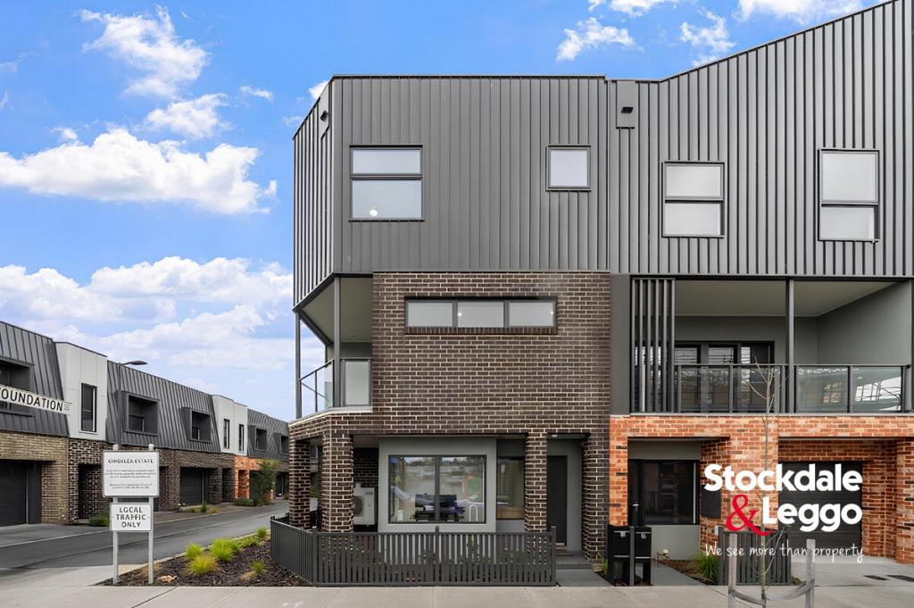 18 YAKKA CRES, BROADMEADOWS, VIC 3047