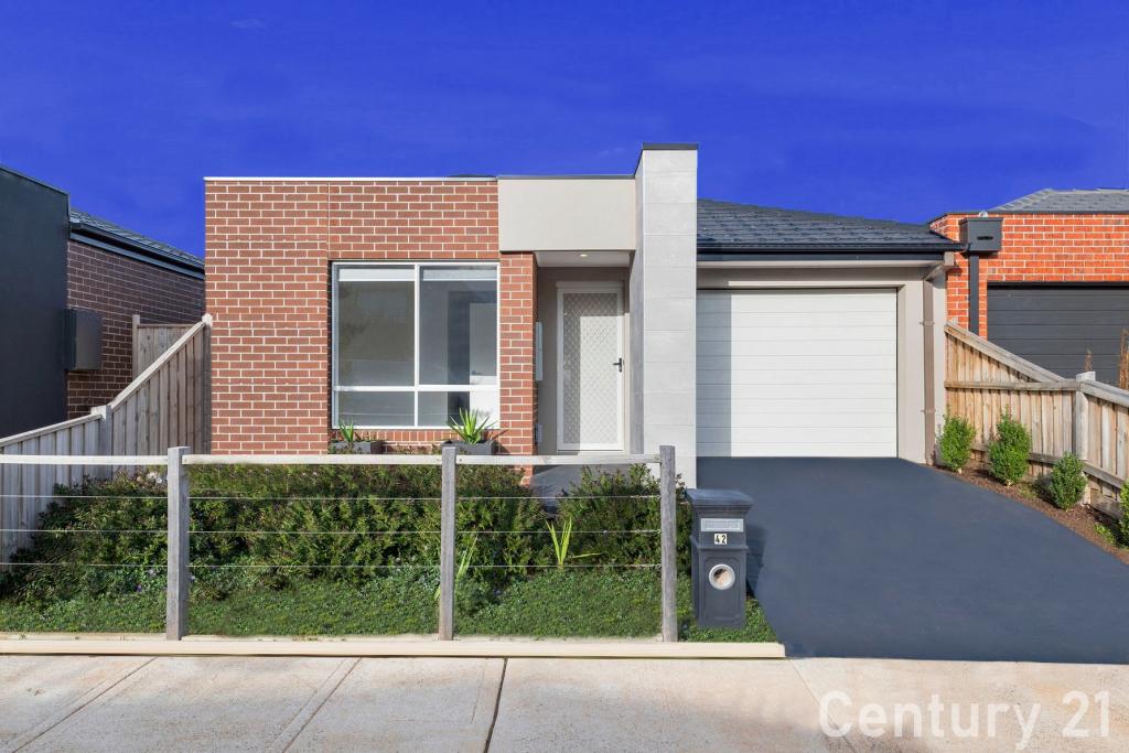 42 Clover Dr, Rockbank, VIC 3335