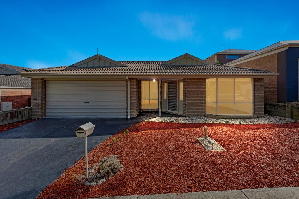 27 Bohemia Cres, Pakenham, VIC 3810