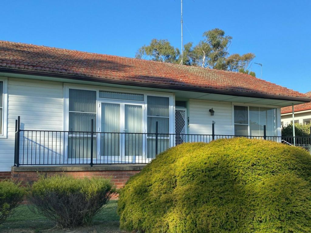28 Hoddle Ave, Campbelltown, NSW 2560