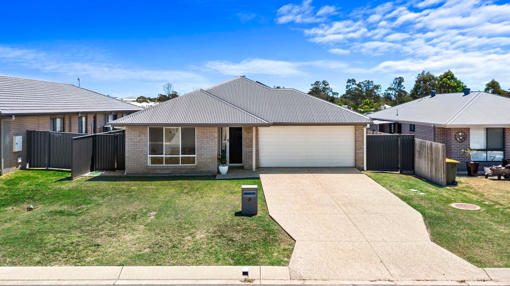 27 Waugh St, Urangan, QLD 4655