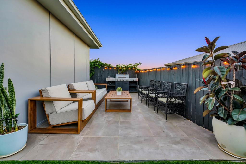 5 Kincraig Cct, Spring Mountain, QLD 4300