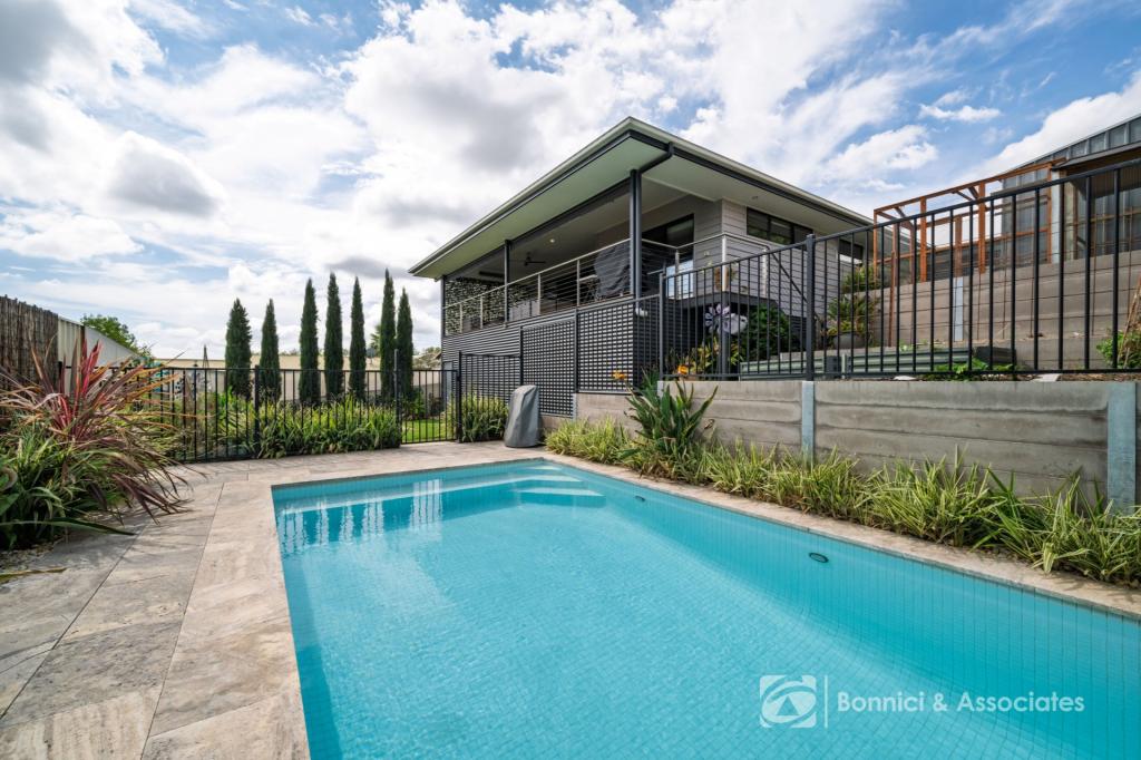 18 Kerferd Rd, Beechworth, VIC 3747