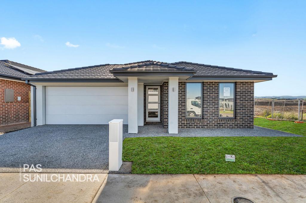 11 OASIS WAY, PAKENHAM, VIC 3810