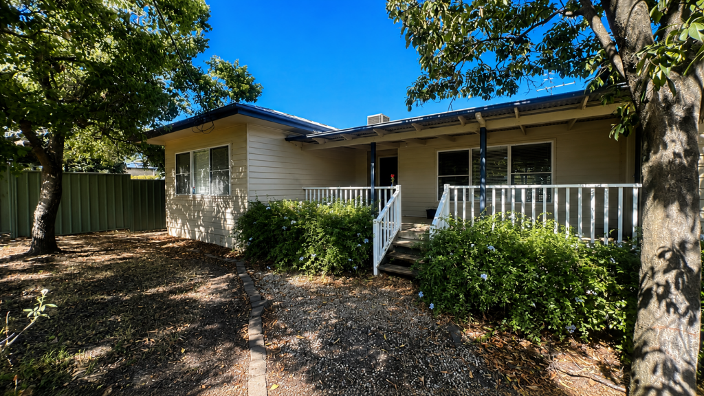61 PANORAMA RD, TAMWORTH, NSW 2340
