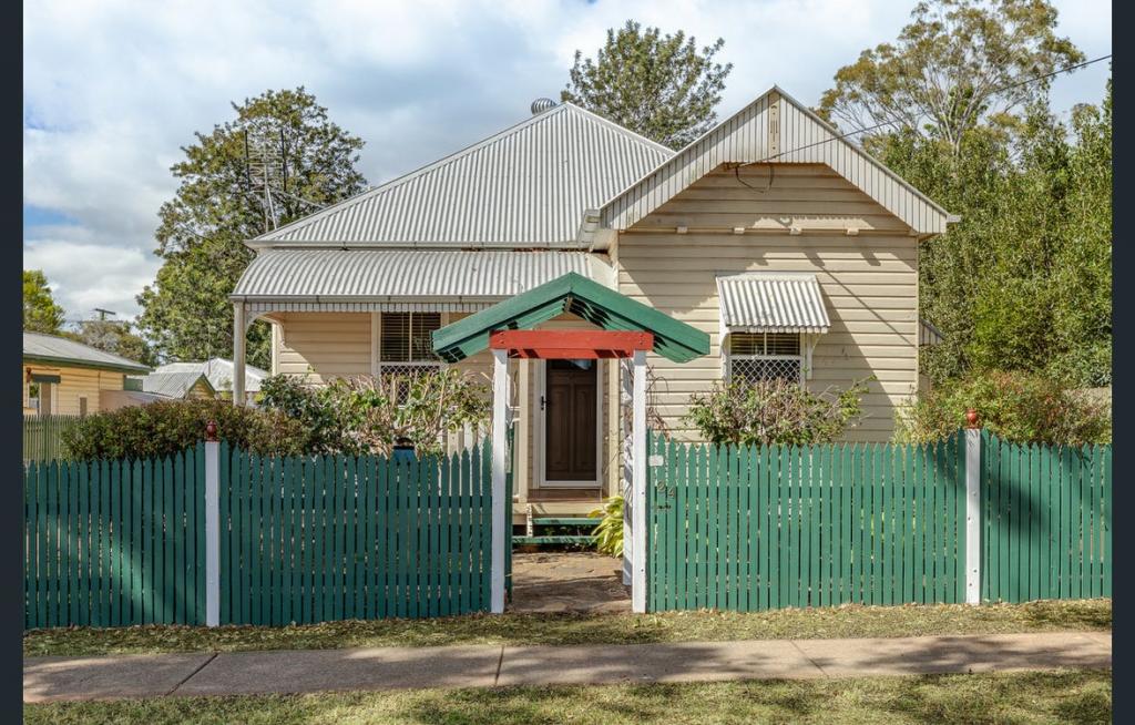 24 Gladstone St, Newtown, QLD 4350