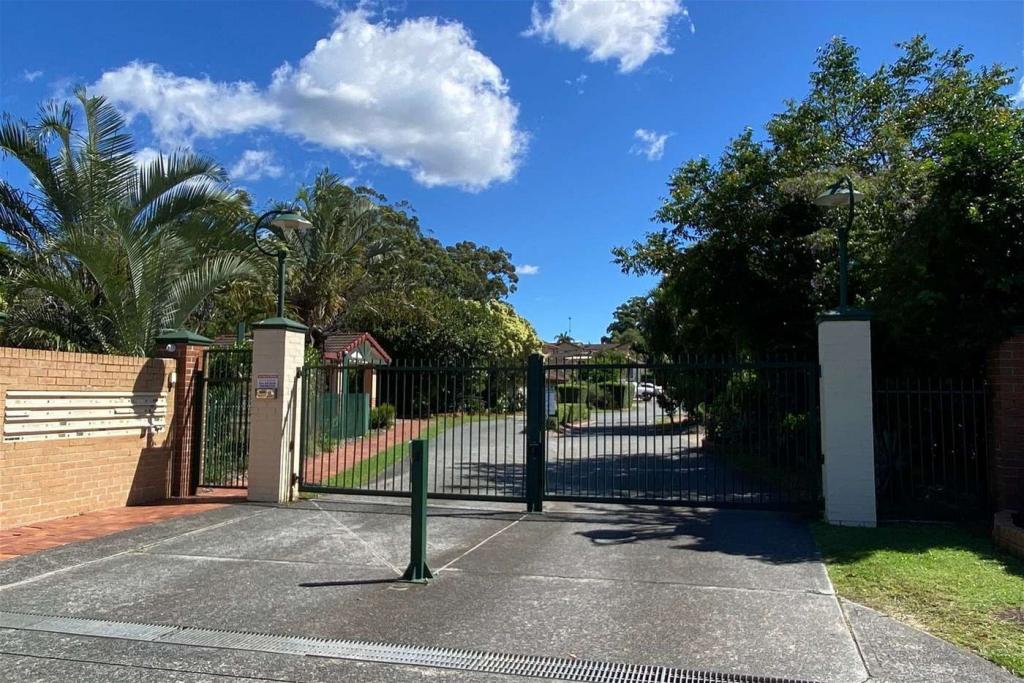 62-66 Brown St, Labrador, QLD 4215