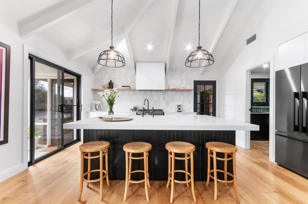 21-23 Araluen Dr, Sale, VIC 3850