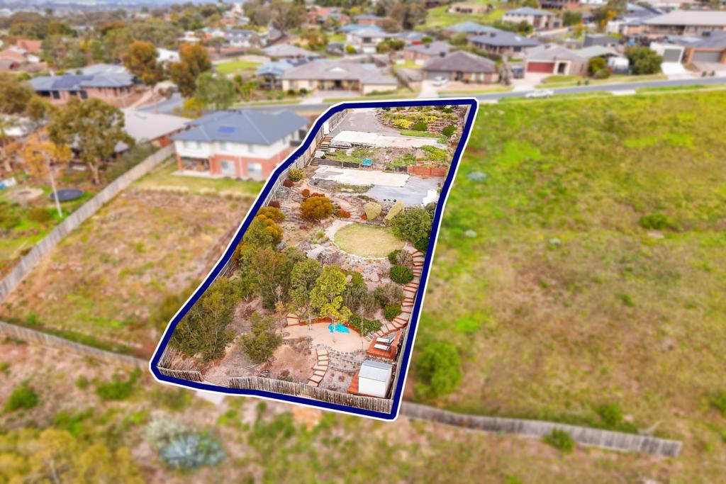 8 Fairway Cres, Darley, VIC 3340