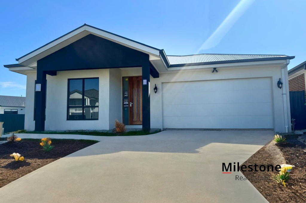 71 Borthwick Pde, Clyde North, VIC 3978