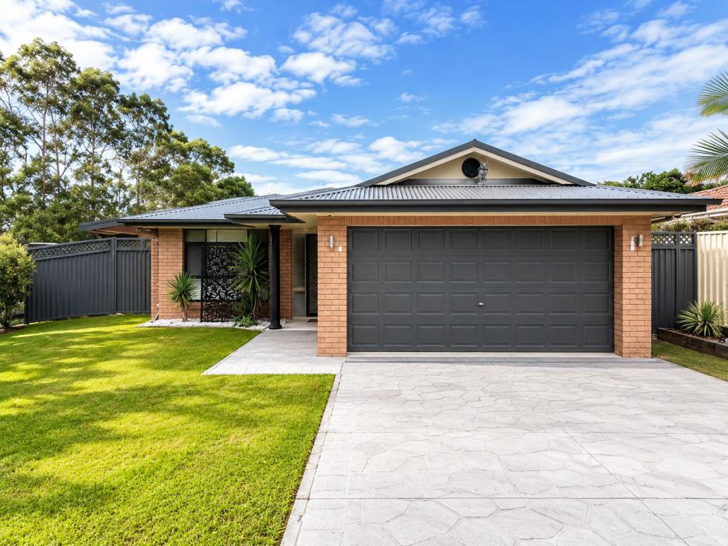 25 RIDGEWOOD DR, WOONGARRAH, NSW 2259