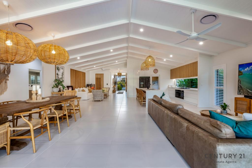 63 Bisdee St, Coral Cove, QLD 4670