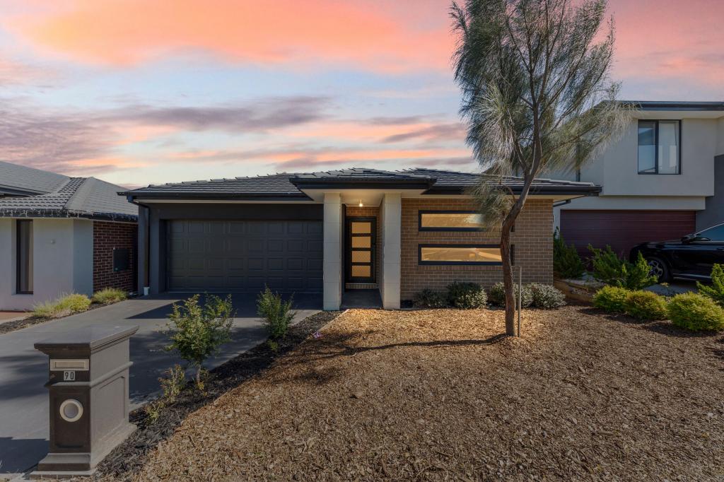 90 DEORO PDE, CLYDE NORTH, VIC 3978