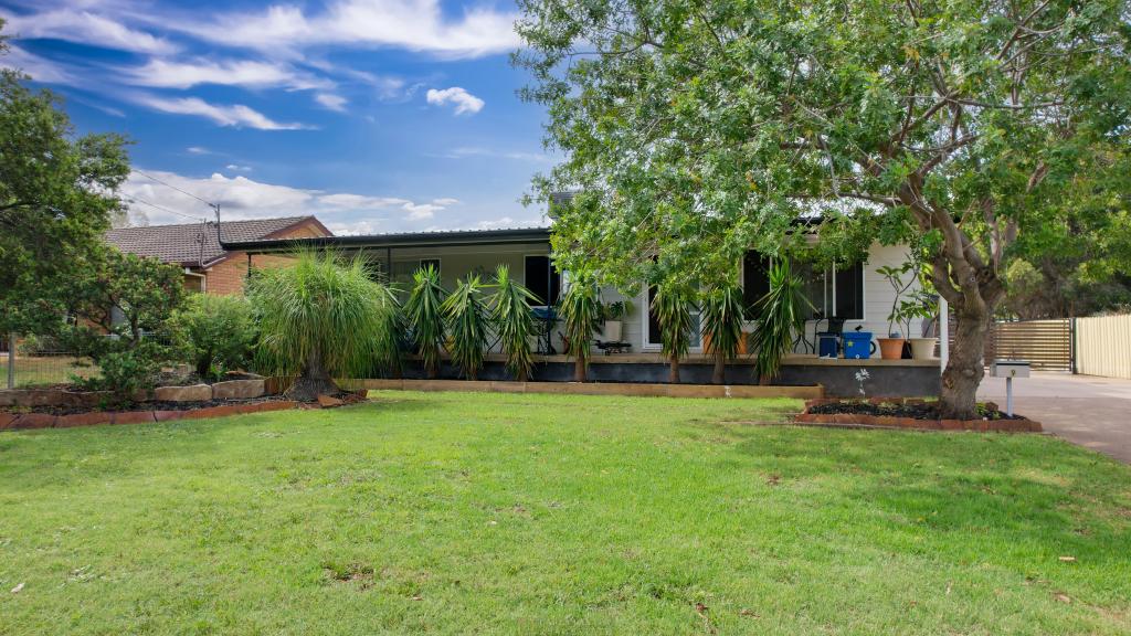 9 TAYLOR ST, NARRABRI, NSW 2390