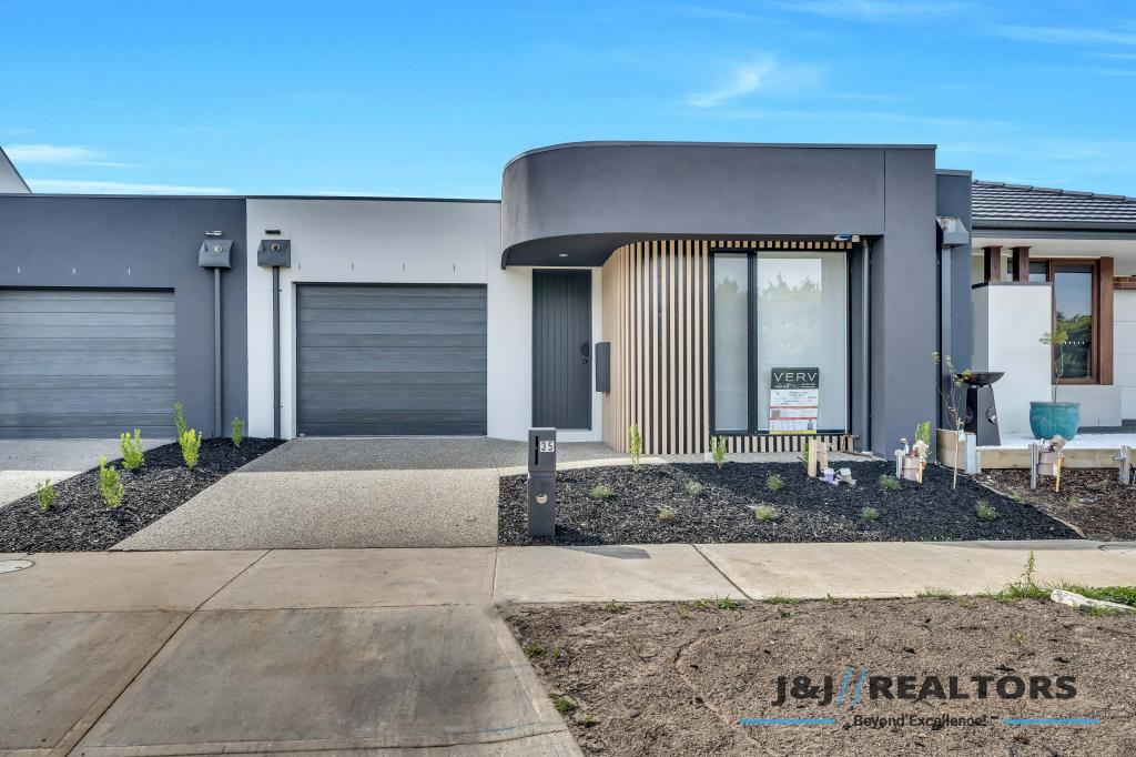 35 Patrobas Loop, Cranbourne East, VIC 3977